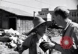 Standbild Mensch mit seinem Bullock Warenkorb Hachioji Japan, 1945, aus Sekunde 27 historischem Filmmaterial Videoclip 65675034537