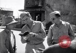Standbild Mensch mit seinem Bullock Warenkorb Hachioji Japan, 1945, aus Sekunde 34 historischem Filmmaterial Videoclip 65675034537