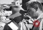 Standbild Mensch mit seinem Bullock Warenkorb Hachioji Japan, 1945, aus Sekunde 49 historischem Filmmaterial Videoclip 65675034537