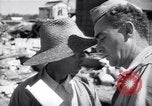 Standbild Mensch mit seinem Bullock Warenkorb Hachioji Japan, 1945, aus Sekunde 50 historischem Filmmaterial Videoclip 65675034537