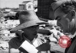 Standbild Mensch mit seinem Bullock Warenkorb Hachioji Japan, 1945, aus Sekunde 54 historischem Filmmaterial Videoclip 65675034537