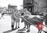 Standbild Mensch mit seinem Bullock Warenkorb Hachioji Japan, 1945, aus Sekunde 57 historischem Filmmaterial Videoclip 65675034537