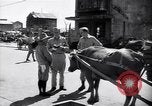 Standbild Mensch mit seinem Bullock Warenkorb Hachioji Japan, 1945, aus Sekunde 58 historischem Filmmaterial Videoclip 65675034537