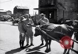 Standbild Mensch mit seinem Bullock Warenkorb Hachioji Japan, 1945, aus Sekunde 59 historischem Filmmaterial Videoclip 65675034537