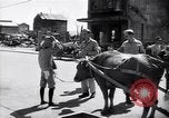 Standbild Mensch mit seinem Bullock Warenkorb Hachioji Japan, 1945, aus Sekunde 62 historischem Filmmaterial Videoclip 65675034537