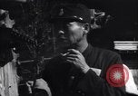 Immagine di Civili giapponesi Chichibu Honshu Giappone, 1945, secondo 44 filmato di repertorio 65675034544