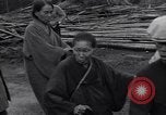 Standbild Japanisch Rückkehr Fukuoka Japan, 1945, aus Sekunde 22 historischem Filmmaterial Videoclip 65675034563
