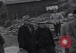 Standbild Japanisch Rückkehr Fukuoka Japan, 1945, aus Sekunde 31 historischem Filmmaterial Videoclip 65675034563