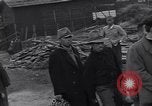 Standbild Japanisch Rückkehr Fukuoka Japan, 1945, aus Sekunde 32 historischem Filmmaterial Videoclip 65675034563