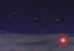Image A-4E d'aéronefs United States USA, 1970, de la seconde 10 séquences d'archives historiques vidéo 65675034594