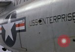 Immagine di Unità aeromobile a bordo della USS Enterprise (CVAN-65) Mare del Giappone, 1968, secondo 3 filmato di repertorio 65675034595