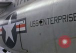 Immagine di Unità aeromobile a bordo della USS Enterprise (CVAN-65) Mare del Giappone, 1968, secondo 5 filmato di repertorio 65675034595