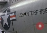 Immagine di Unità aeromobile a bordo della USS Enterprise (CVAN-65) Mare del Giappone, 1968, secondo 6 filmato di repertorio 65675034595
