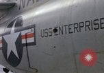 Immagine di Unità aeromobile a bordo della USS Enterprise (CVAN-65) Mare del Giappone, 1968, secondo 7 filmato di repertorio 65675034595