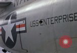 Immagine di Unità aeromobile a bordo della USS Enterprise (CVAN-65) Mare del Giappone, 1968, secondo 8 filmato di repertorio 65675034595