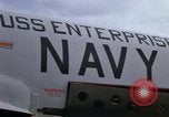 Immagine di Unità aeromobile a bordo della USS Enterprise (CVAN-65) Mare del Giappone, 1968, secondo 15 filmato di repertorio 65675034595