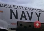 Immagine di Unità aeromobile a bordo della USS Enterprise (CVAN-65) Mare del Giappone, 1968, secondo 16 filmato di repertorio 65675034595