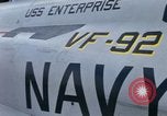 Immagine di Unità aeromobile a bordo della USS Enterprise (CVAN-65) Mare del Giappone, 1968, secondo 34 filmato di repertorio 65675034595