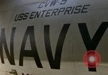 Immagine di Unità aeromobile a bordo della USS Enterprise (CVAN-65) Mare del Giappone, 1968, secondo 42 filmato di repertorio 65675034595