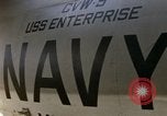 Immagine di Unità aeromobile a bordo della USS Enterprise (CVAN-65) Mare del Giappone, 1968, secondo 45 filmato di repertorio 65675034595