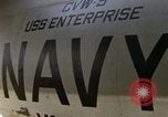 Immagine di Unità aeromobile a bordo della USS Enterprise (CVAN-65) Mare del Giappone, 1968, secondo 46 filmato di repertorio 65675034595