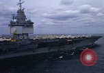 Standbild USS Enterprise Meer von Japan, 1968, aus Sekunde 30 historischem Filmmaterial Videoclip 65675034598