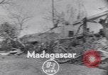 Image destruction massive Madagascar, 1953, de la seconde 3 séquences d'archives historiques vidéo 65675034639
