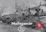 Image destruction massive Madagascar, 1953, de la seconde 4 séquences d'archives historiques vidéo 65675034639