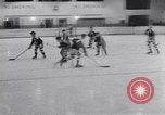 Standbild Eishockeymatch Tacoma Washington USA, 1953, aus Sekunde 34 historischem Filmmaterial Videoclip 65675034643
