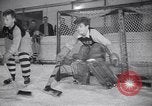 Standbild Eishockeymatch Tacoma Washington USA, 1953, aus Sekunde 46 historischem Filmmaterial Videoclip 65675034643