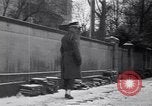 Standbild Militärpolizei Frankfurt Deutschland, 1949, aus Sekunde 14 historischem Filmmaterial Videoclip 65675034645