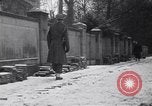 Standbild Militärpolizei Frankfurt Deutschland, 1949, aus Sekunde 17 historischem Filmmaterial Videoclip 65675034645