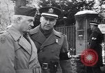 Standbild Militärpolizei Frankfurt Deutschland, 1949, aus Sekunde 22 historischem Filmmaterial Videoclip 65675034645