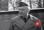 Standbild Militärpolizei Frankfurt Deutschland, 1949, aus Sekunde 32 historischem Filmmaterial Videoclip 65675034645