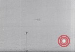 Standbild britischen Carrier Katapult Vereinigtes Königreich, 1952, aus Sekunde 35 historischem Filmmaterial Videoclip 65675034654