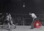 Immagine di Guanti d'oro New York City USA, 1952, secondo 33 filmato di repertorio 65675034656