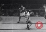 Immagine di Guanti d'oro New York City USA, 1952, secondo 54 filmato di repertorio 65675034656