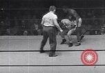 Immagine di Guanti d'oro New York City USA, 1952, secondo 60 filmato di repertorio 65675034656