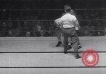 Immagine di Guanti d'oro New York City USA, 1952, secondo 61 filmato di repertorio 65675034656