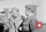 Standbild französische Truppen Italien, 1942, aus Sekunde 23 historischem Filmmaterial Videoclip 65675034675