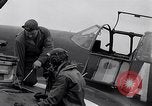 Standbild P-51 Mustang Ebene Vereinigtes Königreich, 1944, aus Sekunde 22 historischem Filmmaterial Videoclip 65675034680