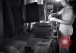 Standbild Fotograf Pacific Theater, 1944, aus Sekunde 30 historischem Filmmaterial Videoclip 65675034682