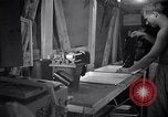 Standbild Fotograf Pacific Theater, 1944, aus Sekunde 42 historischem Filmmaterial Videoclip 65675034682