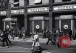 Immagine di La Croce Rossa americana Rainbow Club ad angolo Londra Inghilterra Regno Unito, 1942, secondo 27 filmato di repertorio 65675034688