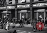 Immagine di La Croce Rossa americana Rainbow Club ad angolo Londra Inghilterra Regno Unito, 1942, secondo 29 filmato di repertorio 65675034688