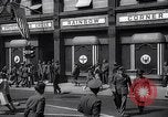 Immagine di La Croce Rossa americana Rainbow Club ad angolo Londra Inghilterra Regno Unito, 1942, secondo 30 filmato di repertorio 65675034688