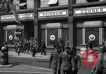 Immagine di La Croce Rossa americana Rainbow Club ad angolo Londra Inghilterra Regno Unito, 1942, secondo 34 filmato di repertorio 65675034688