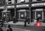 Immagine di La Croce Rossa americana Rainbow Club ad angolo Londra Inghilterra Regno Unito, 1942, secondo 42 filmato di repertorio 65675034688