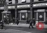 Immagine di La Croce Rossa americana Rainbow Club ad angolo Londra Inghilterra Regno Unito, 1942, secondo 43 filmato di repertorio 65675034688