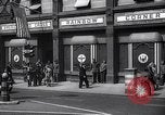 Immagine di La Croce Rossa americana Rainbow Club ad angolo Londra Inghilterra Regno Unito, 1942, secondo 45 filmato di repertorio 65675034688